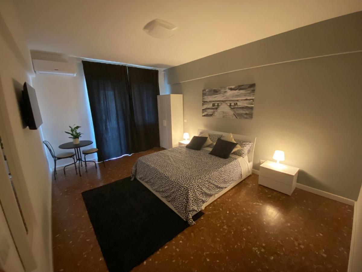 Ytha Housse Roma Centro Hotel ภายนอก รูปภาพ